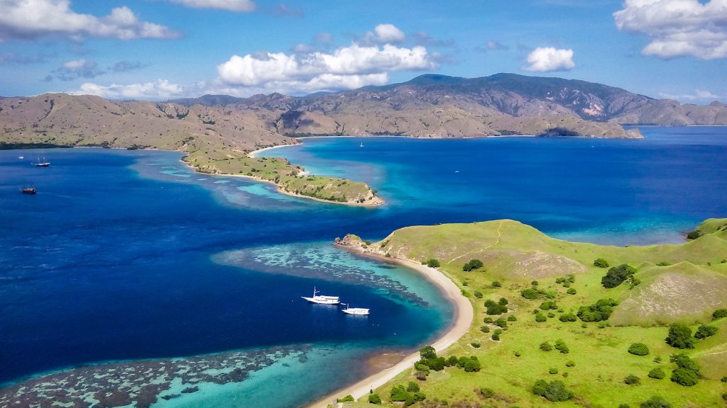 Things to Do in Labuan Bajo: Water & Land (2026)