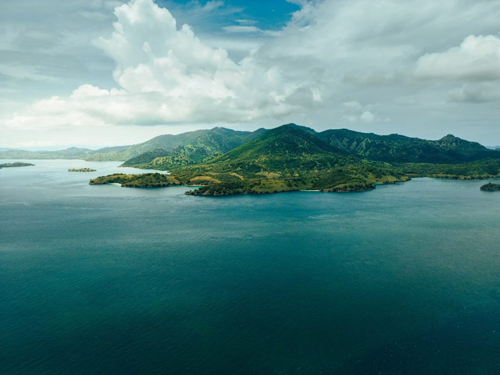 Wisata Labuan Bajo: Tempat Wisata Laut & Darat
